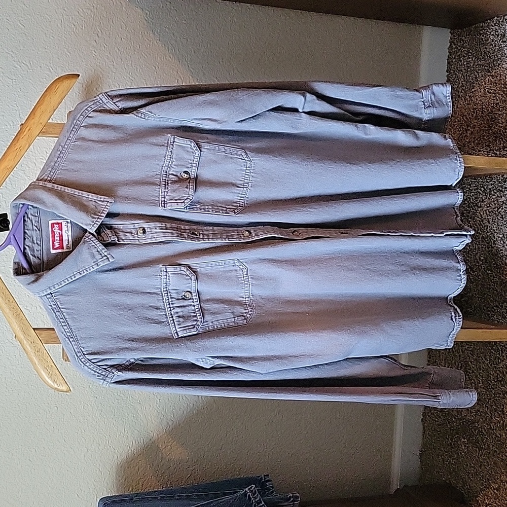 Wrangler casual button up shirt, size large.